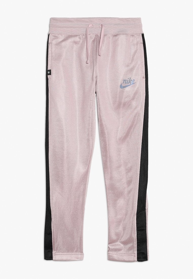 Różowe dresy z weluru z czarnymi bocznymi paskami i małym niebieskim logo Nike. Posiadają elastyczny pas i sznurek do regulacji dopasowania.