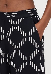 Vero Moda Petite VMBRINA PANTS  - Hlače - black