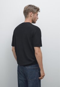 Massimo Dutti LIGHTWEIGHT CREW NECK WITH SHORT SLEEVE - Jednoduché tričko - dark blue