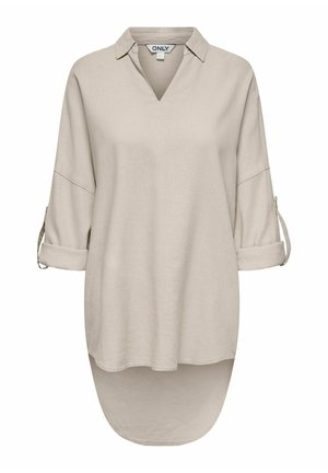 Camicia beige a maniche lunghe con colletto, scollo a V e polsini arrotolati. Presenta un orlo posteriore più lungo e una texture del tessuto liscia.