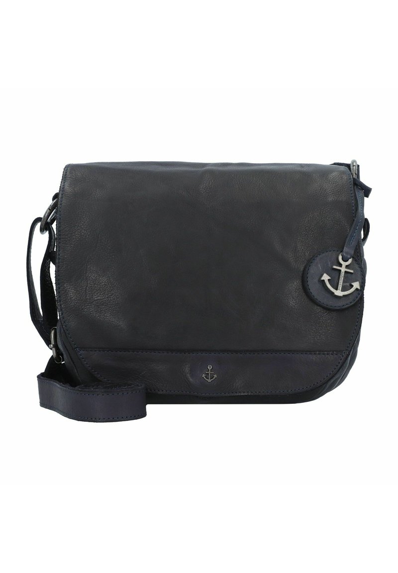 Bolso cruzado de piel azul marino con cierre de solapa, acentos en ancla plateada, correa ajustable y superficie texturizada. Diseño compacto y práctico.