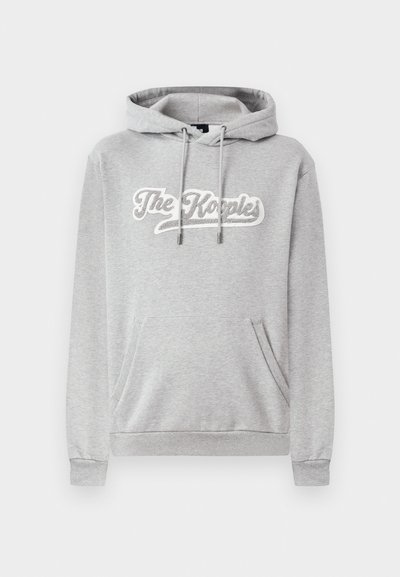 Haut à capuche gris en tissu mélange de coton, avec une poche kangourou à l'avant et une capuche avec cordon de serrage. "The Korpels" imprimé en blanc sur la poitrine.