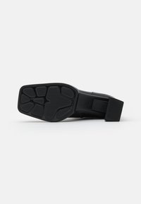 Vagabond Botines - black