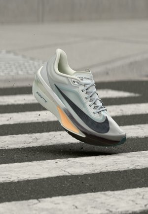 Nike Performance, ZOOM FLY 6 UNISEX - Обувки за бягане по асфалт - pure platinum/dark obsidian/grey fog/ice peach/spruce aura/metallic pewter