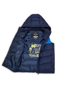 Giacca a vento navy con cappuccio, dotata di una fodera blu brillante. L'interno presenta una stampa grafica in giallo e blu scuro, superficie texturizzata.