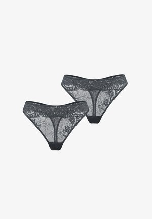 Zwarte string van kant met bloemenpatronen en een gladde tailleband. Twee paar getoond, met een gedetailleerde kantstructuur.