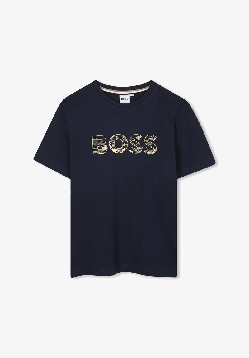 Jūras zils kokvilnas T-krekls ar īsām piedurknēm, apaļu kaklu, ar tekstūrētu dzelteno "BOSS" logo uz krūšu. Gluda auduma struktūra.