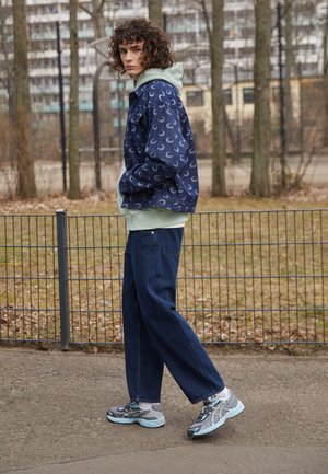 TYRELL PANT - Relaxed fit jeans - nicola blue denim