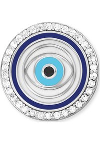 Ciondolo rotondo d'argento con cerchi concentrici, dettagli in blu scuro e turchese, circondato da un bordo di cristalli trasparenti.