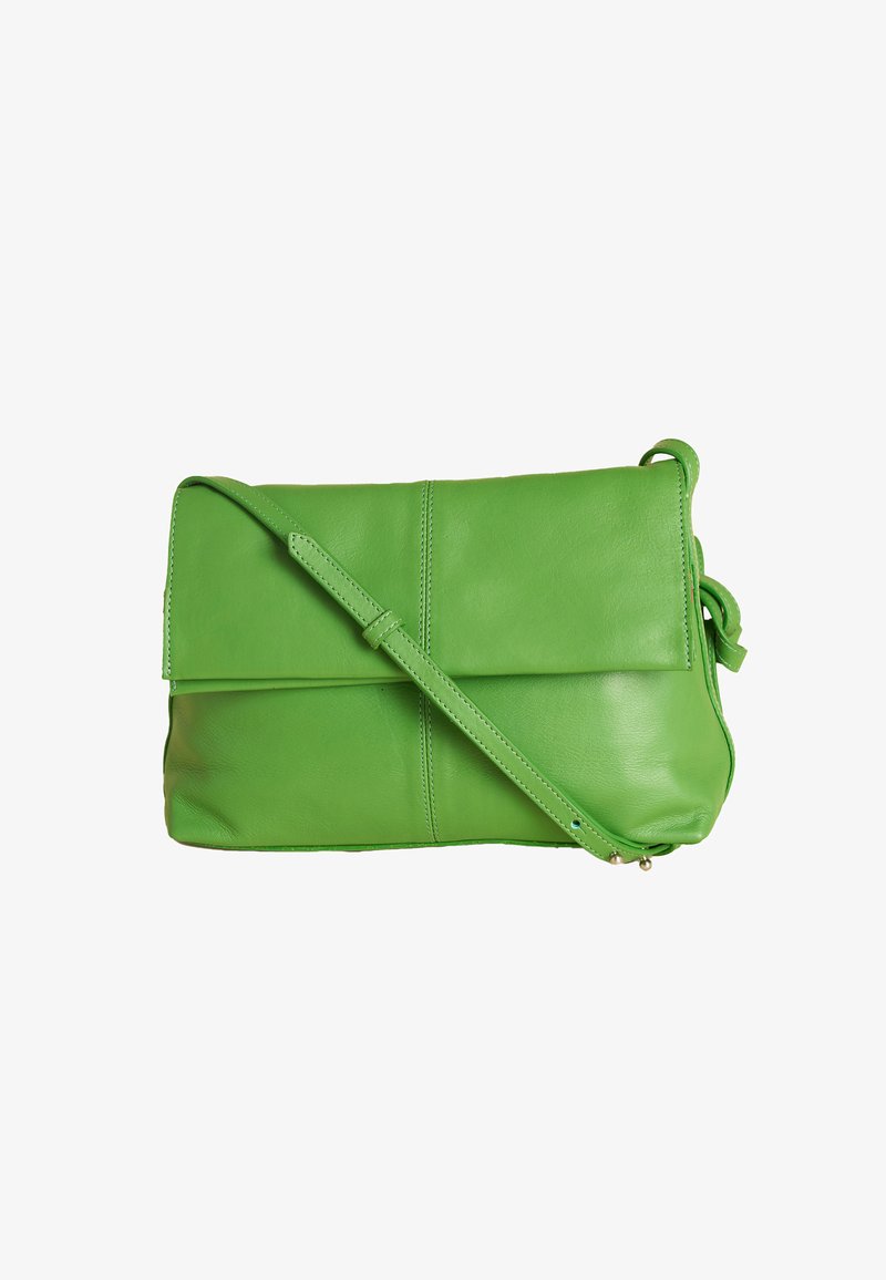 Grüner Leder-Crossbody-Beutel mit Klappenverschluss, glatter Oberfläche und verstellbarem Tragegurt. Verfügt über eine Naht in der Mitte und ein minimalistisches Design.