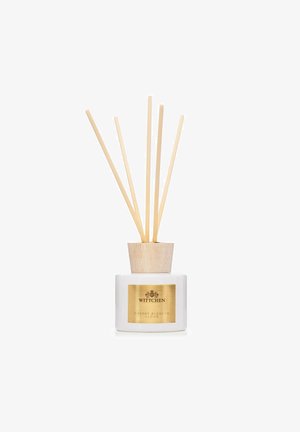 Witte keramische diffuser met een houten dop, vijf bamboe rietjes en een gouden label met de tekst "Wittchen Cherry Blossom Cloud."