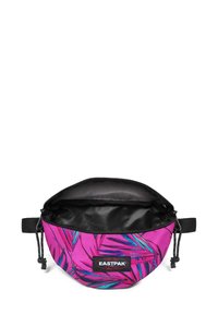 Borsa di tessuto rosa con un motivo di foglie tropicali in blu e verde. Caratterizzata da una chiusura a zip e un interno nero. Logo del marchio visibile sulla parte anteriore.