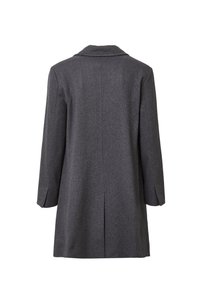 Cappotto in lana a spina di pesce grigio scuro con maniche lunghe, spacco posteriore e colletto a rever, mostrato da dietro su uno sfondo bianco.