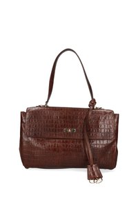 Sac à main en cuir texturé marron foncé avec une poignée supérieure, un rabat frontal, un fermoir doré et une sangle décorative suspendue avec des anneaux en clé.