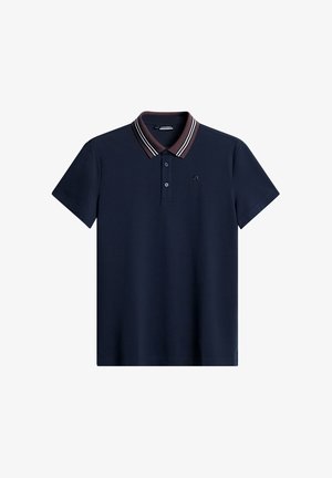 Marineblauw poloshirt met een platte kraag met bordeauxrode en witte strepen, twee knopen en een klein geborduurd logo op de borst.