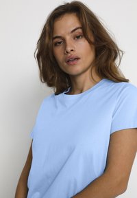 Kaffe KAMARIN - T-shirts basic - vista blue