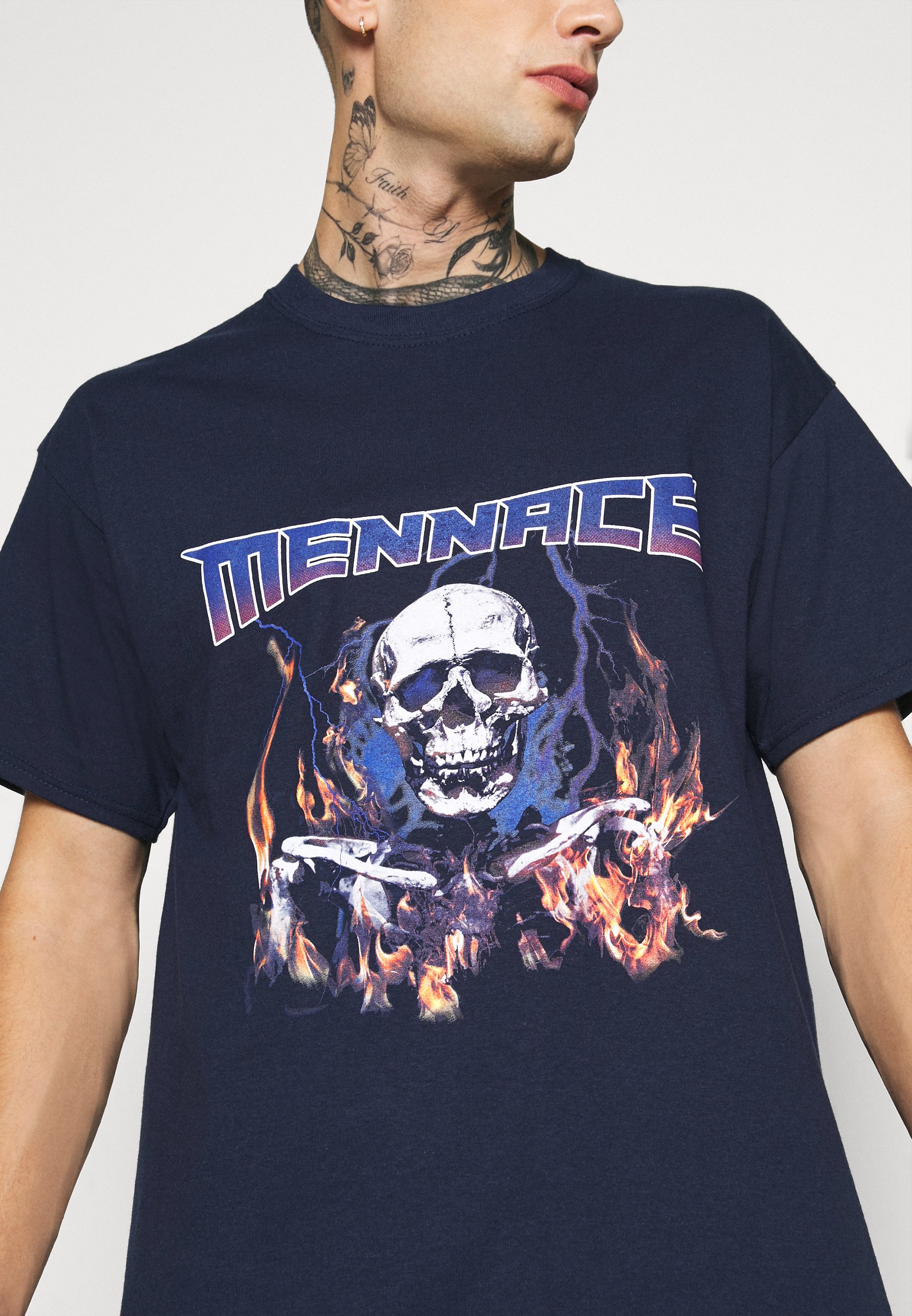 Mennace HALF BLEACH FLAME SKULL - T 