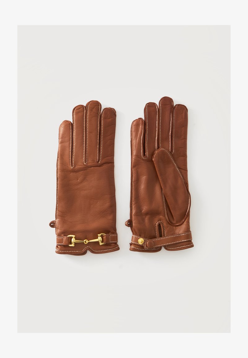 Paire de gants en cuir marron avec garniture dorée et coutures blanches, posés à plat avec une paume vers le haut et l'autre vers le bas.