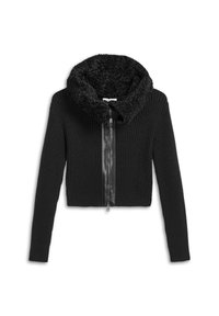 Zwarte cropped jasje met ribbelstof en een fuzzy kraag. Het heeft een rits aan de voorkant en lange mouwen, met een glad leren accent in het midden.