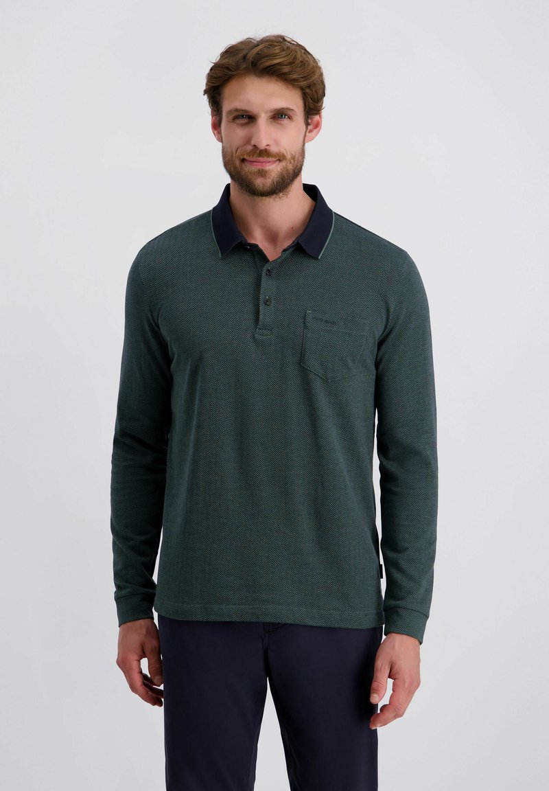 Langarm polo shirt in donkergroene stof met een subtiel visgraatpatroon, marineblauwe kraag en een borstzakje.
