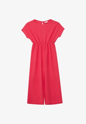 Tuta in tessuto rosa corallo texturizzato con maniche corte, vita elasticizzata arricciata, gambe larghe e una piccola chiusura con bottone sul retro.