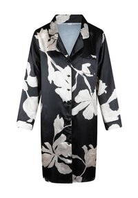 Zwarte satijnen badjas met wit bloemenpatroon, lange mouwen, ingesneden kraag, borstzak en knoopsluiting aan de voorkant.