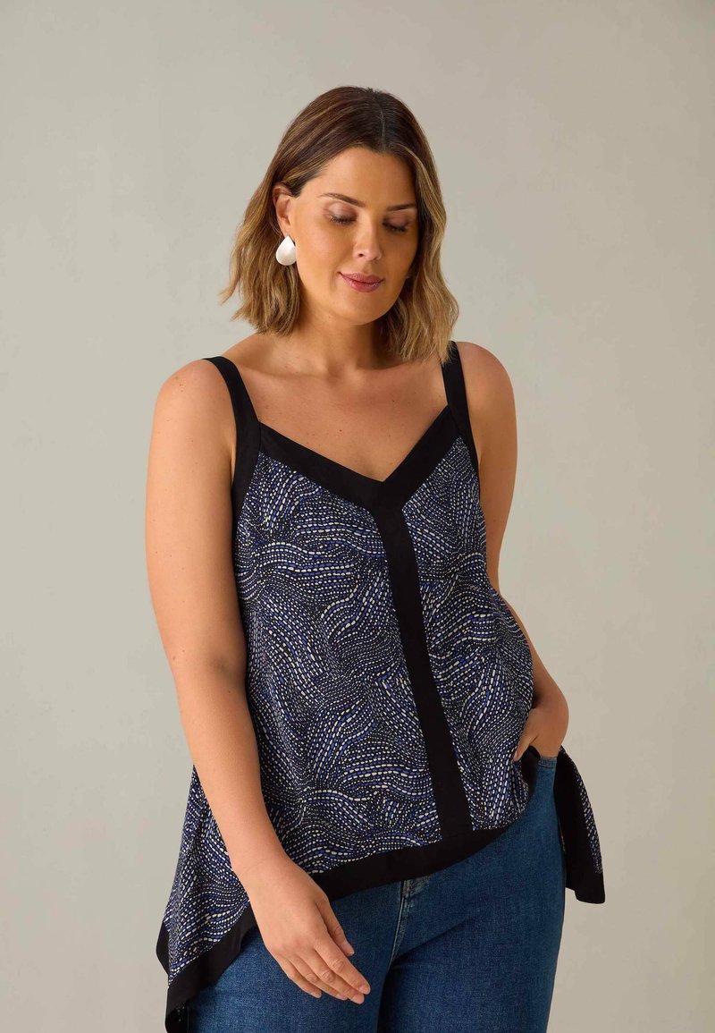 Mörkblå topp med vitt och blått vågmönster, svarta detaljer och en flödande nederkant. Lättviktsmaterial med tjocka axelband.