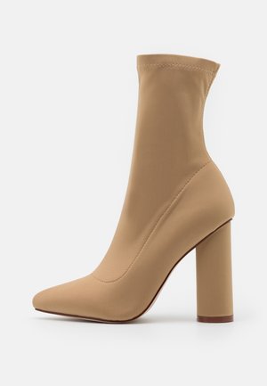 Enkellaarsjes met hoge hak - nude