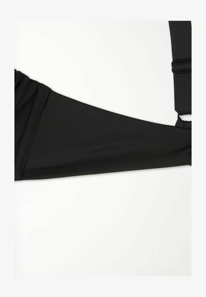 Czarny bikini top z tkaniny o teksturowanym wzorze, z szerokim pasem i regulowanymi ramiączkami zapewniającymi bezpieczne dopasowanie.