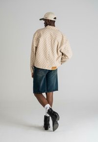 Thumbnail Image 11