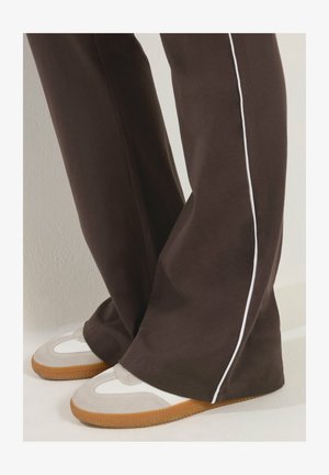 Long Tall Sally, TALL SLIM TROUSERS - TROUSER - Pantalones deportivos - chocolate