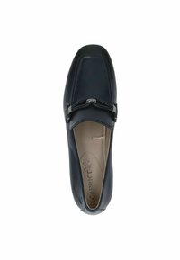 Zapato de piel azul marino, tipo slip-on, con punta rectangular, detalle de hebilla plateada y textura suave. Logotipo de la marca impreso en la plantilla.