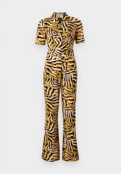 Ολόσωμη φόρμα με κοντά μανίκια και γιακά, με κουμπιά, διακοσμημένη με μουσταρδί, μαύρο και μπεζ αφηρημένο μοτίβο ζέβρας και φαρδιά παντελόνια.
