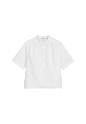 Witte short-sleeve shirt met een staande kraag, voorknopsluiting en geplooide details op de schouders, gemaakt van een lichte katoen stof.