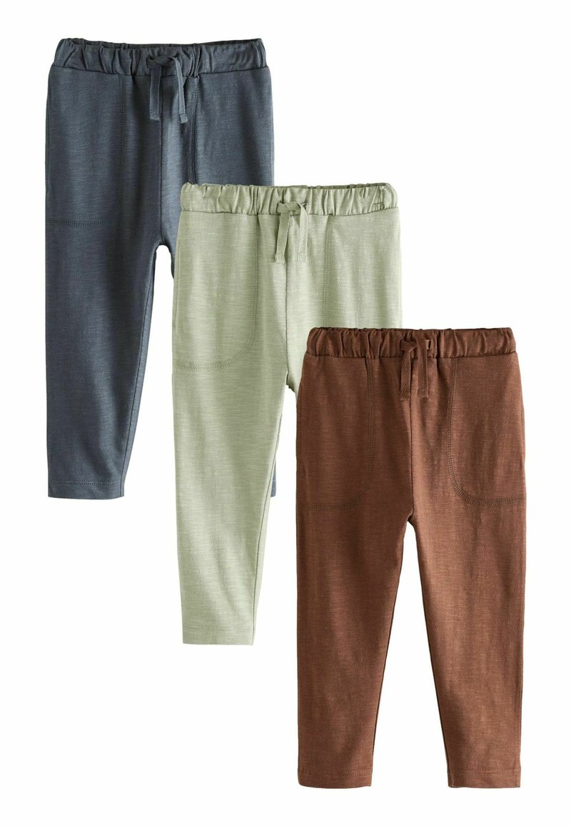 Trois paires de pantalons ajustés : bleu marine, vert clair et marron. Chacune présente une taille élastique, un cordon de serrage et des poches latérales. Texture douce.