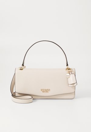 Borsa a mano in pelle beige con forma strutturata, hardware dorato, tracolla rimovibile e logo del marchio impresso sul davanti.