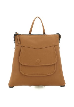 Borsa a mano in pelle marrone con tasca frontale a patta, manico superiore e chiusura con cerniera, esposta su uno sfondo bianco.