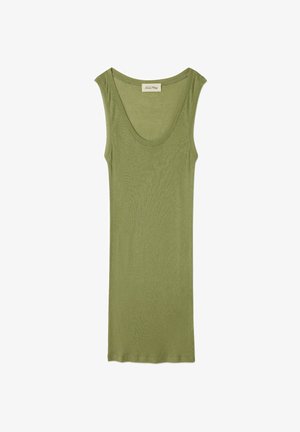 Olivenfarvet tankkjole med rund halsudskæring, ribbet tekstur, ærmeløs design og lige snit, lavet af blødt, let stof.