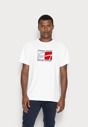 FLAG SCRIPT TEE - T-shirt z nadrukiem - classic white