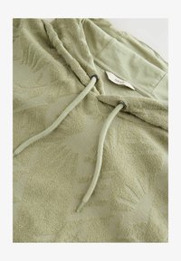 Kijelölve, khaki green