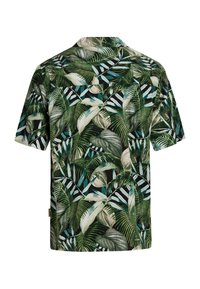 Kortærmet skjorte med tropisk bladmotiv i nuancer af grønt og creme på en sort baggrund. Letvægtsstof.