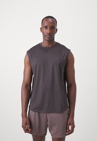 ICANIWILL STRIDE SLEEVELESS MEN - Top - charcoal