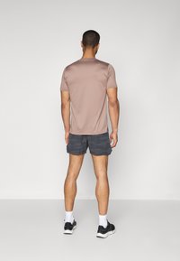 New Balance REFLECTIVE SHORT  - Pantalón corto de deporte - black