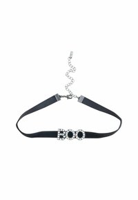Schwarzes Satin-Choker mit dem Wort "BOO" aus glänzenden Strasssteinen, ausgestattet mit einer Kettenverlängerung für eine verstellbare Passform und silberfarbigen Hardware-Details.