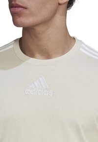 adidas Performance Camiseta estampada - grey