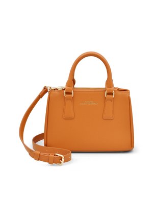 Sac à main orange en matériau synthétique texturé, doté de doubles poignées, d'une bandoulière amovible et d'accents en métal doré.