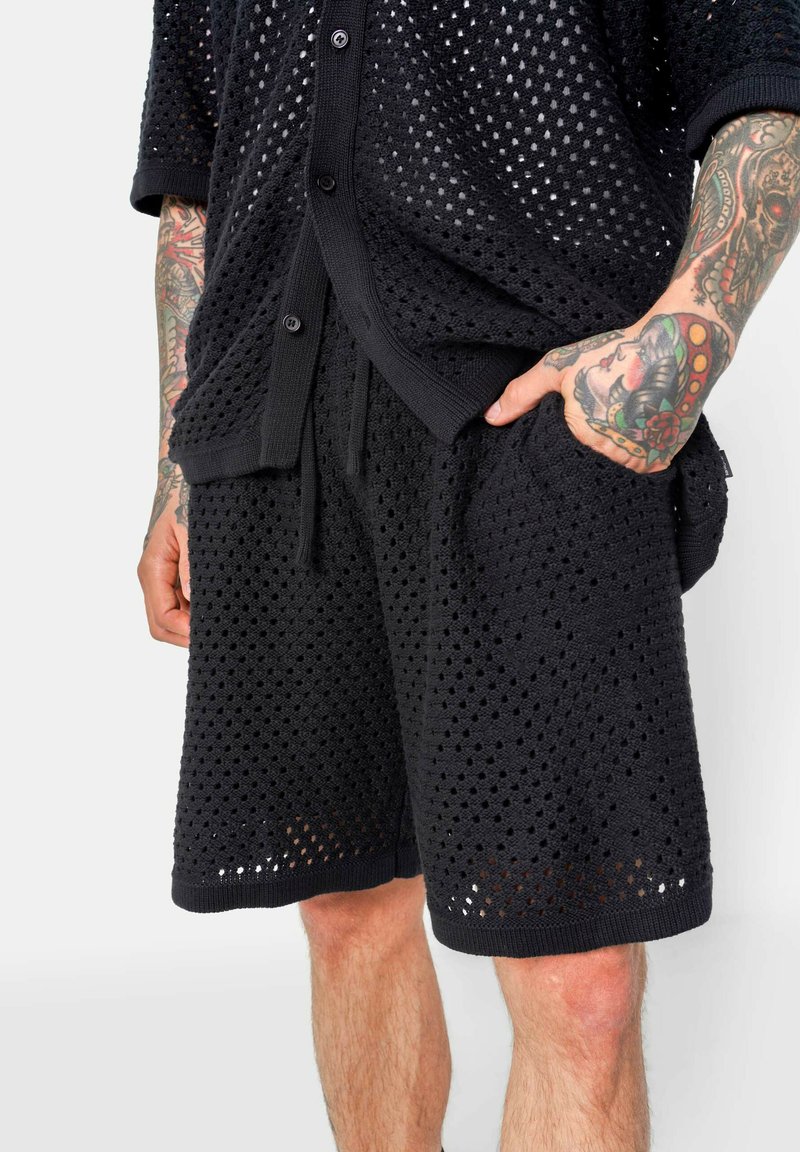 Sixth June Short - black