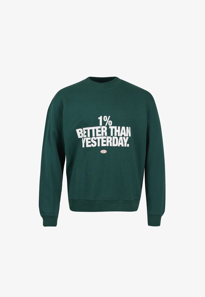 Sweatshirt vert foncé à col rond avec le texte blanc "1% MIEUX QU'HIER" centré à l'avant.