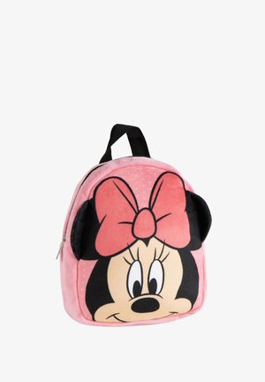 Piccolo zaino rosa con un grande volto di Minnie Mouse con un fiocco rosso e orecchie nere, e un laccio nero per il trasporto sulla parte superiore.