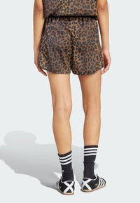 adidas Originals WIDE LEG LEO PRINT SATIN - Šortky - multicolor bronze strata
